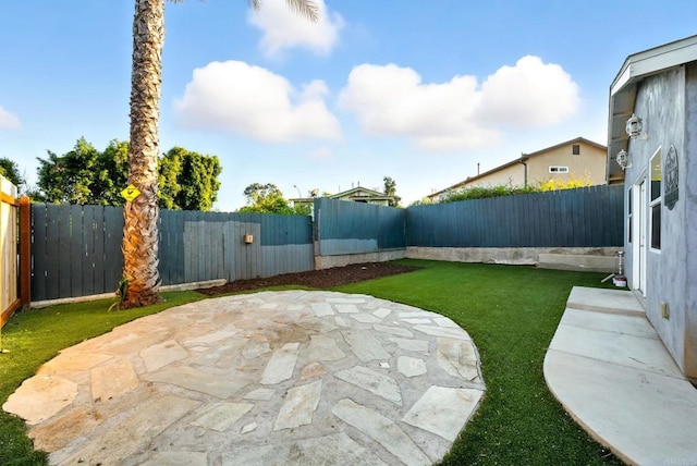 493133 Auburn, San Diego, CA 92105 - fenced backyard featuring a patio area
