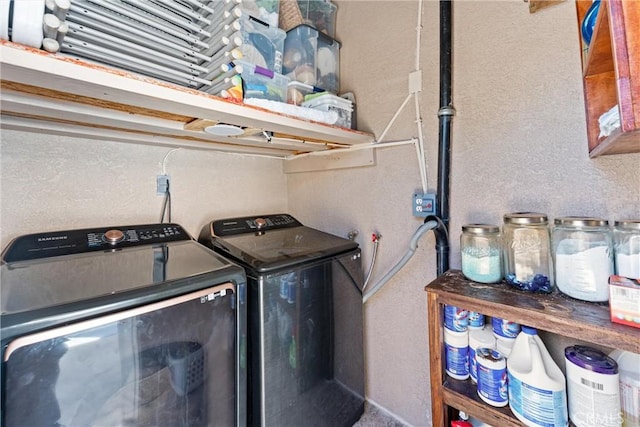 2901 Huston St, Pomona, CA 91767 - laundry room featuring independent washer and dryer