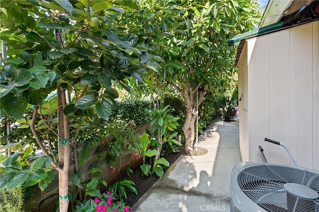 2901 Huston St, Pomona, CA 91767 - view of patio / terrace