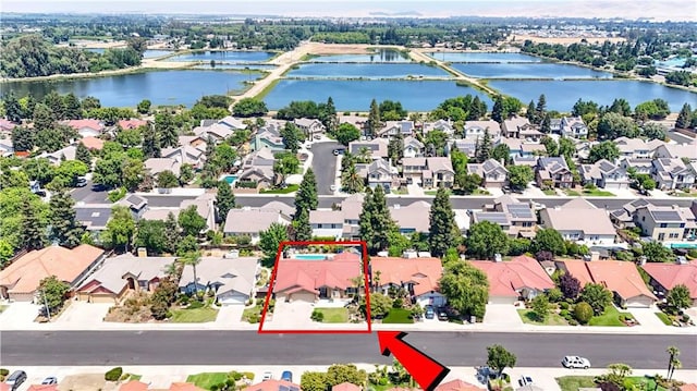 1115 Chennault Ave, Clovis, CA 93611 - aerial view of residential area featuring property boundaries highlighted and a nearby body of water