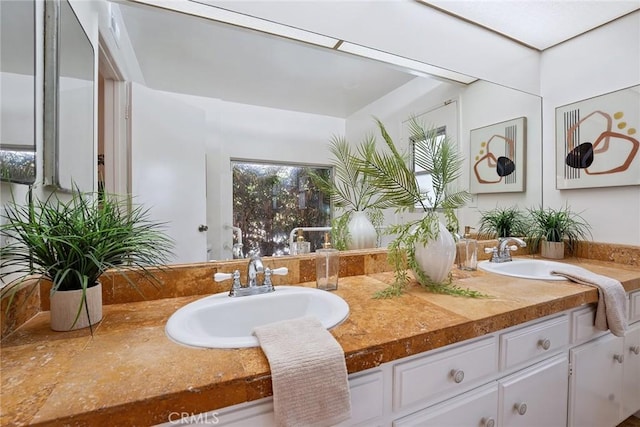 4241 Kingfisher Rd, Calabasas, CA 91302 - full bath featuring double vanity