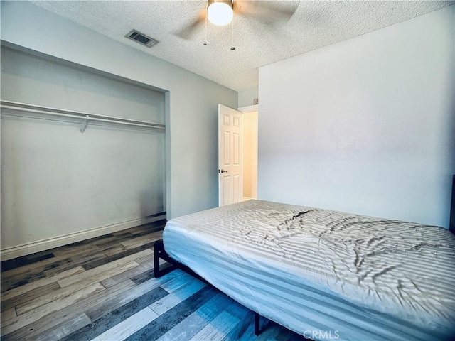 7707 Bolton Ave, Riverside, CA 92503 - bedroom featuring wood finished floors, a textured ceiling, a closet, and ceiling fan
