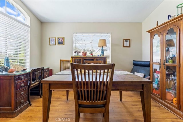 31941 Via Tafalla, Temecula, CA 92592 - dining room with light wood finished floors