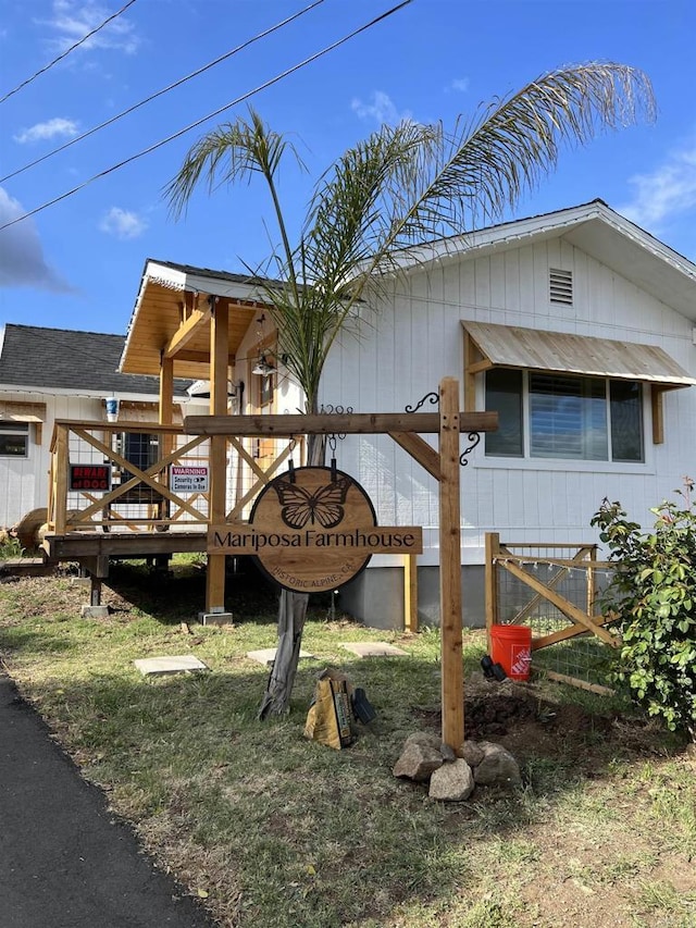 1298 Willowside, Alpine, CA 91901 - view of side of home with a deck