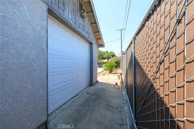1721 Myrtlewood Dr, Ceres, CA 95307 - view of garage