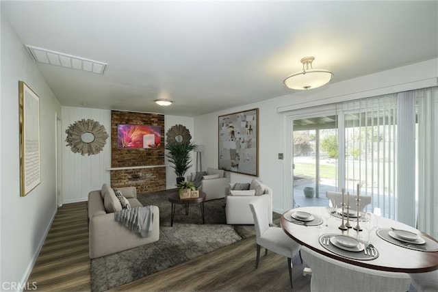 1721 Myrtlewood Dr, Ceres, CA 95307 - living area with wood finished floors and baseboards