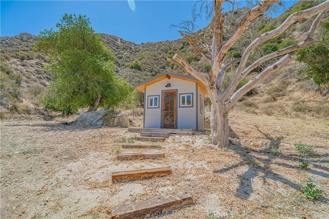 29701 Jackson St, Castaic, CA 91384 - view of front of property with an outbuilding and a mountain view