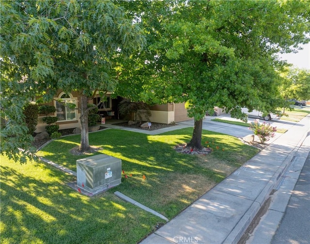 1320 Fairway Dr, Atwater, CA 95301 - view of grassy yard