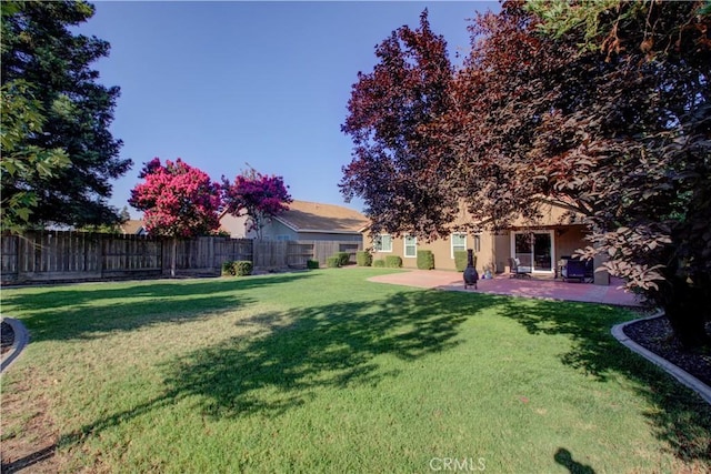 1320 Fairway Dr, Atwater, CA 95301 - fenced backyard featuring a patio