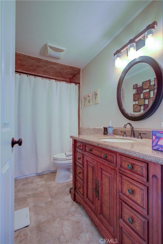 1320 Fairway Dr, Atwater, CA 95301 - bathroom featuring vanity, crown molding, and a shower with shower curtain