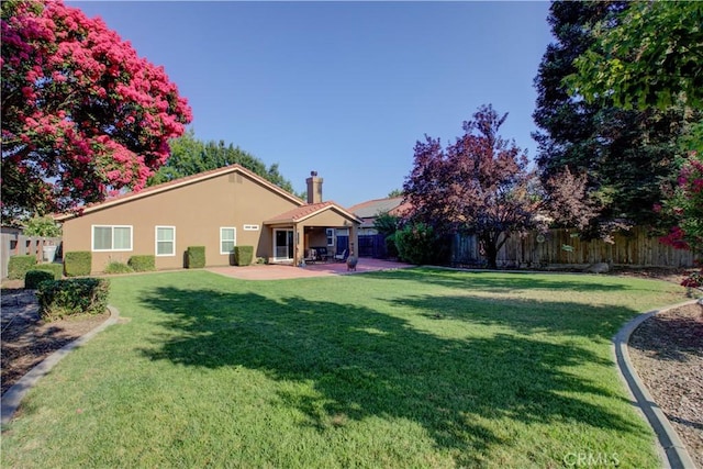 1320 Fairway Dr, Atwater, CA 95301 - fenced yard with a patio area