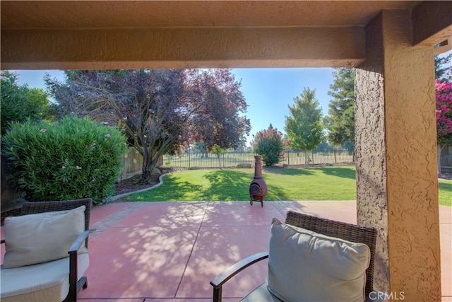 1320 Fairway Dr, Atwater, CA 95301 - fenced backyard with a patio