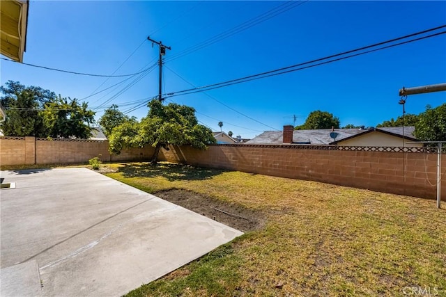473 W Roberta Ave, Fullerton, CA 92832 - fenced backyard with a patio area