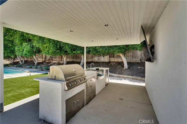 406 Eucalyptus Dr, Redlands, CA 92373 - fenced backyard featuring an outdoor kitchen and a patio