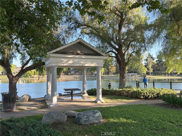 39877 Worthington Pl, Temecula, CA 92591 - surrounding community featuring a gazebo and a water view