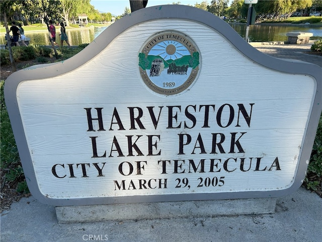 39877 Worthington Pl, Temecula, CA 92591 - community sign with a water view
