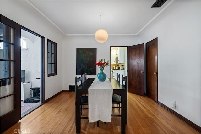 5022 E Broadway, Long Beach, CA 90803 - dining area featuring light wood-style flooring and crown molding