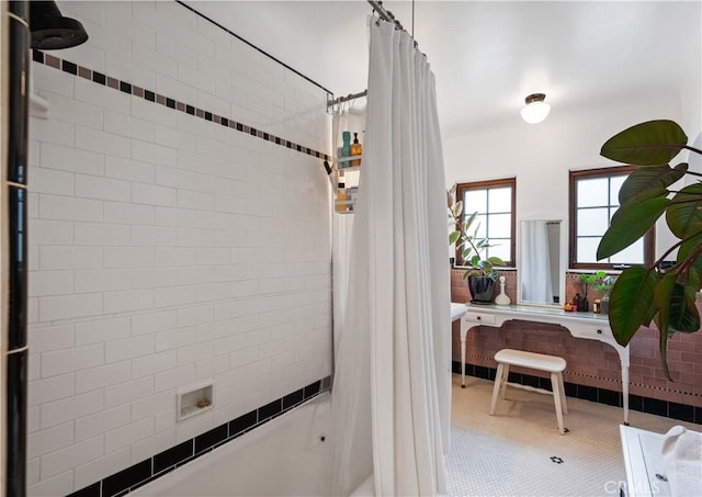 5022 E Broadway, Long Beach, CA 90803 - bathroom with shower / bath combo