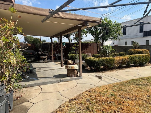 25521 17th St, San Bernardino, CA 92404 - view of patio / terrace