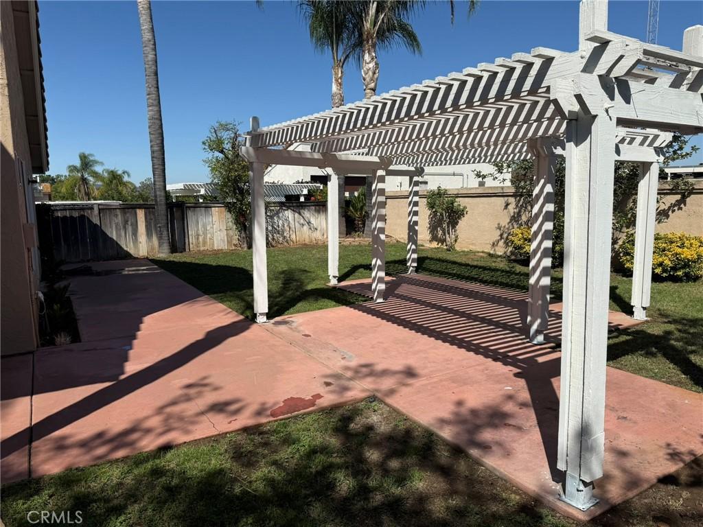 40015 Festival Rd, Murrieta, CA 92562 - fenced backyard featuring a pergola and a patio