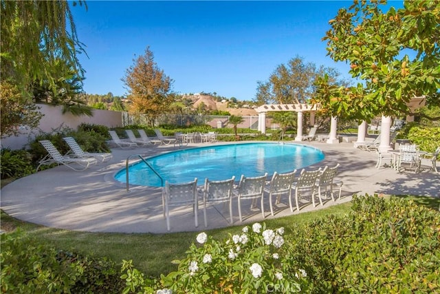 24676 Vista Cerritos, Calabasas, CA 91302 - community pool with a pergola and a patio