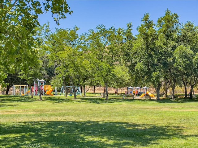 24676 Vista Cerritos, Calabasas, CA 91302 - surrounding community with a yard