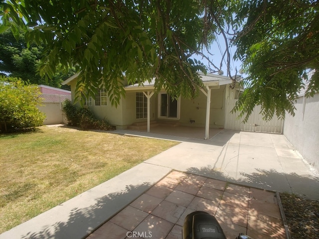 22727 Mariano St, Woodland Hills, CA 91367 - view of front facade featuring stucco siding