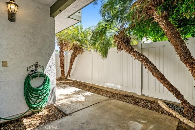 2231 Pacific Ave Unit 14, Costa Mesa, CA 92627 - fenced backyard featuring a patio