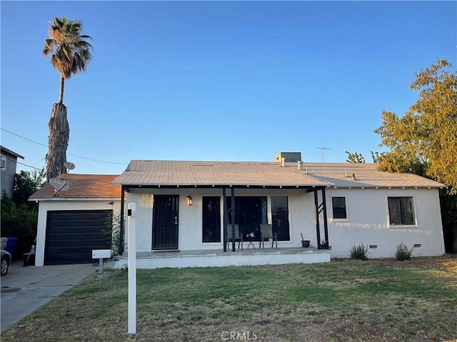537 Drakeley Ave, Atwater, CA 95301 - single story home with a garage, crawl space, a front lawn, and driveway