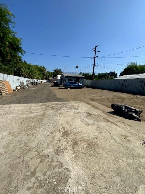 840 W 27th St, San Bernardino, CA 92405 - view of yard