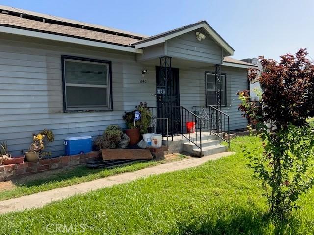840 W 27th St, San Bernardino, CA 92405 - bungalow-style home with a front yard