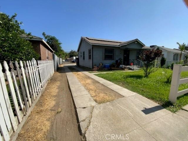 840 W 27th St, San Bernardino, CA 92405 - view of front facade featuring concrete driveway
