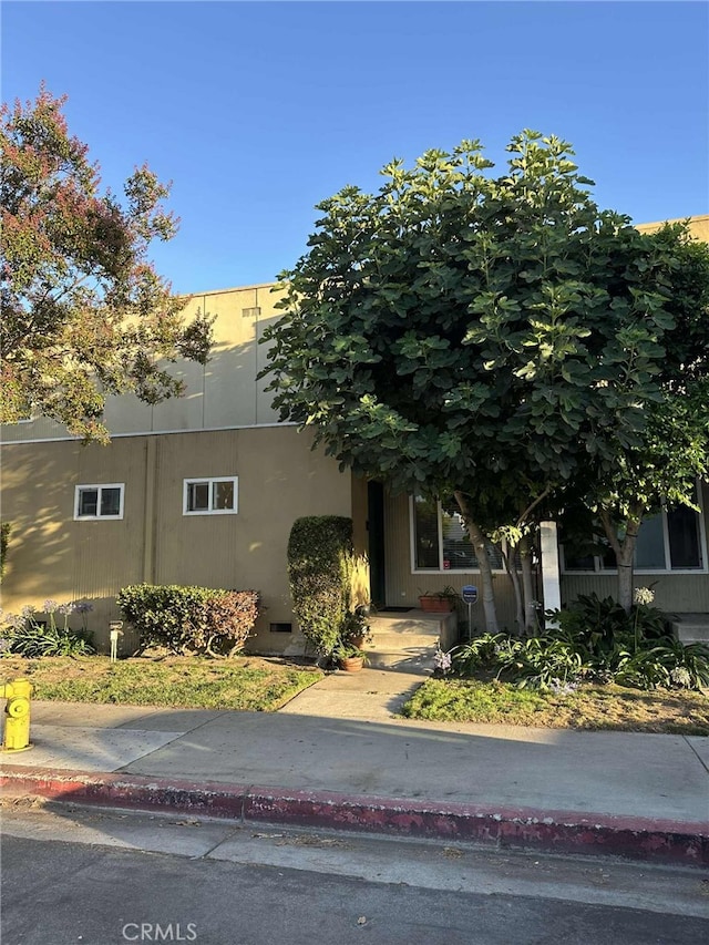 11138 Aqua Vista St Unit 3, Studio City, CA 91602 - view of front facade featuring crawl space