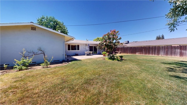 125 Hilton St, Madera, CA 93637 - view of yard featuring a patio