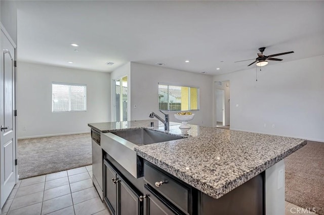 860 Fritz Dr, Los Banos, CA 93635 - kitchen featuring light carpet, open floor plan, dishwasher, a ceiling fan, and a center island with sink