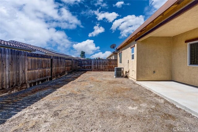 860 Fritz Dr, Los Banos, CA 93635 - fenced backyard with a patio