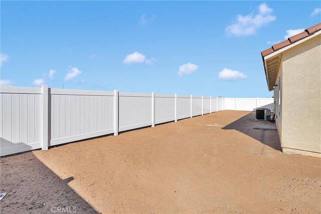 10132 Kemper Ave, Adelanto, CA 92301 - view of yard