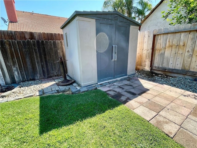 224 Stonewood Dr, Los Banos, CA 93635 - view of shed featuring a fenced backyard