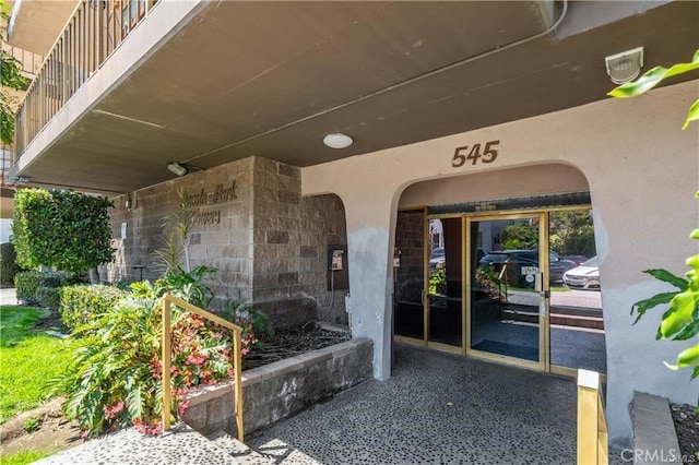 545 Chestnut Ave Unit 207, Long Beach, CA 90802 - view of exterior entry with stucco siding