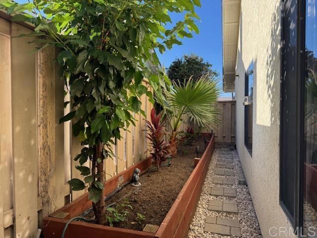 911 Concord Ct, Vista, CA 92081 - view of yard