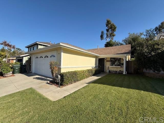 911 Concord Ct, Vista, CA 92081 - ranch-style home featuring driveway, a garage, and a front lawn