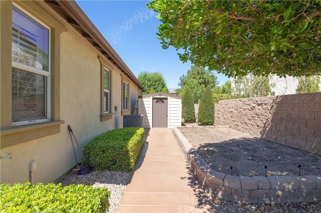 11645 Wiggins Ct, Yucaipa, CA 92399 - view of yard with a storage shed and a patio