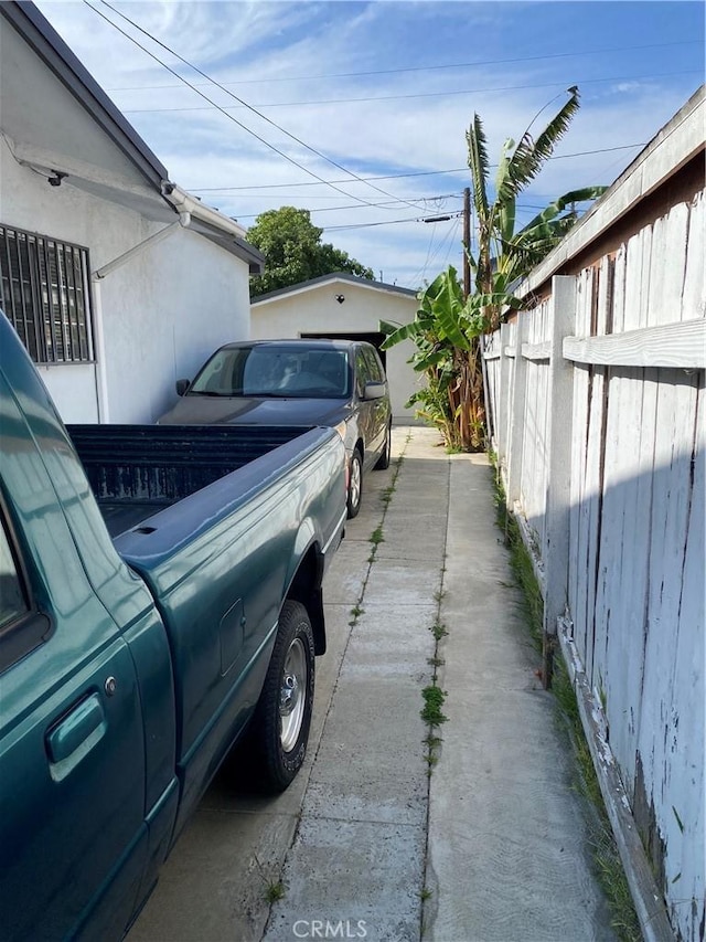 427 W 92nd St, Los Angeles, CA 90003 - view of concrete alley