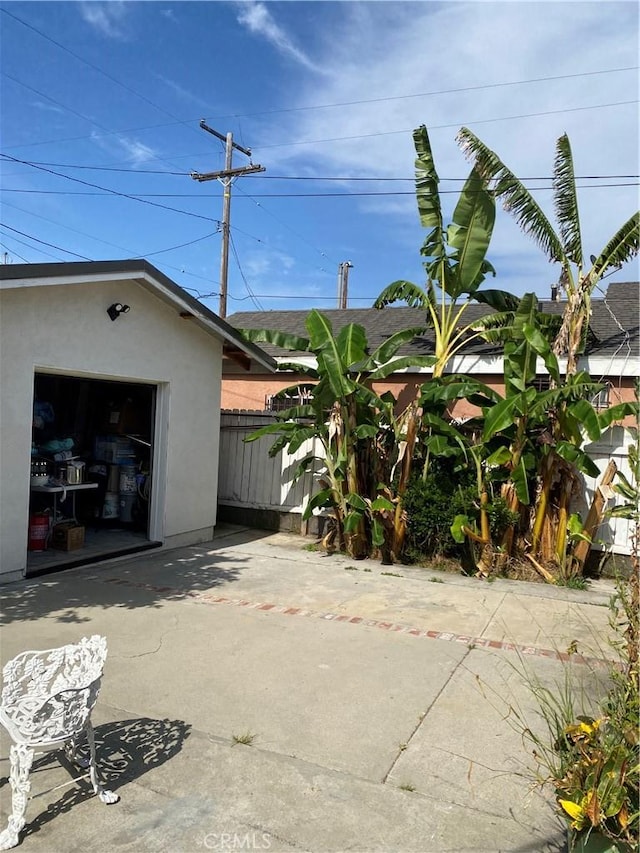 427 W 92nd St, Los Angeles, CA 90003 - view of garage