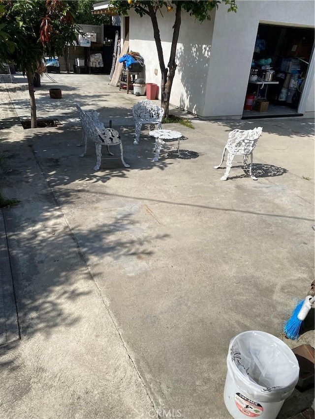 427 W 92nd St, Los Angeles, CA 90003 - view of patio