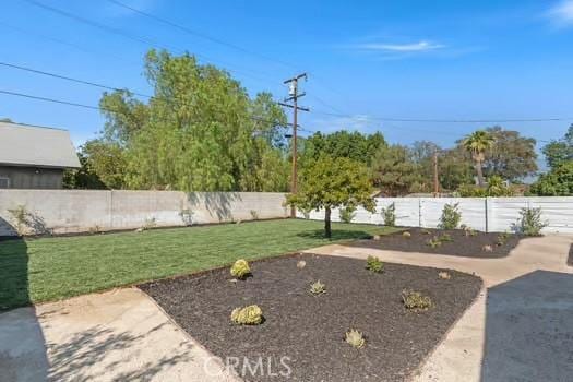 4775 Beverly Ct, Riverside, CA 92506 - fenced backyard with a patio area