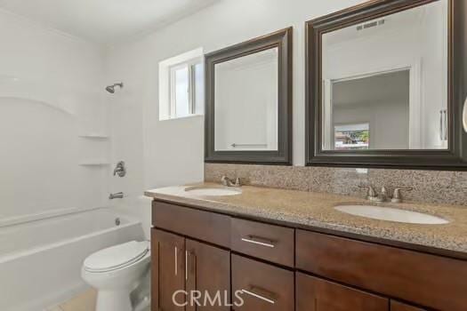 4775 Beverly Ct, Riverside, CA 92506 - bathroom with double vanity and shower / bathtub combination