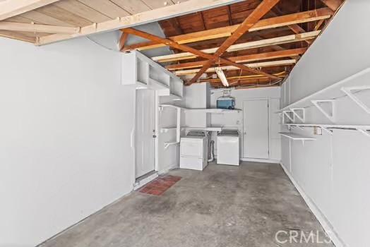 4775 Beverly Ct, Riverside, CA 92506 - view of garage