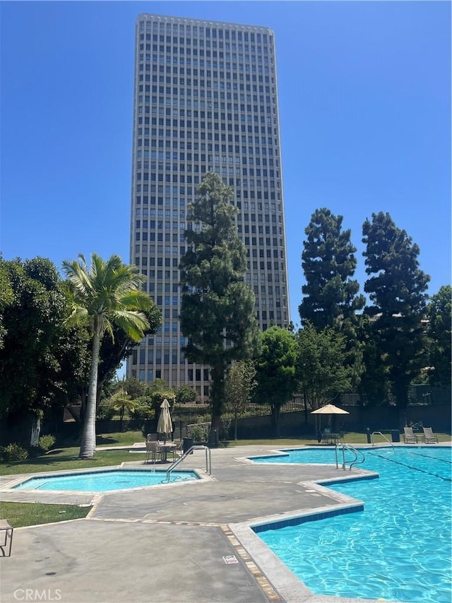 800 W 1st St Unit 2002, Los Angeles, CA 90012 - community pool with a patio