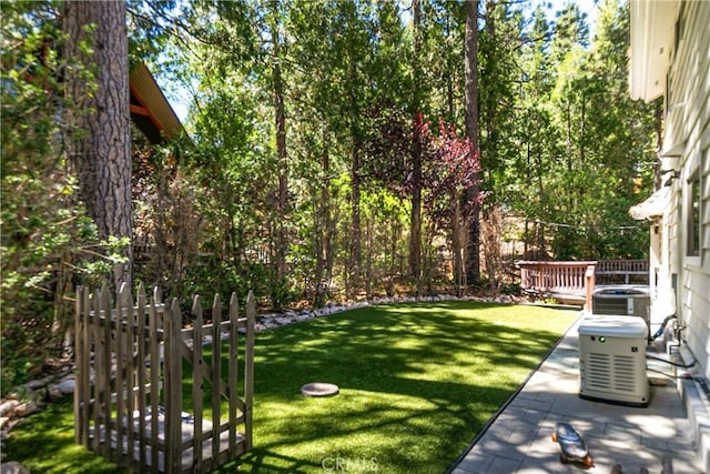 514 Riviera Dr, Lake Arrowhead, CA 92352 - view of green lawn featuring a patio